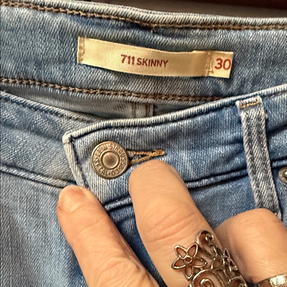 Levi's 711 Skinny Jeans in Soft Blue